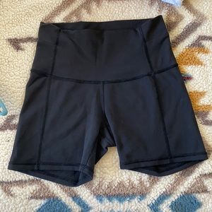 Lululemon Wunder Train High-Rise Short 4"